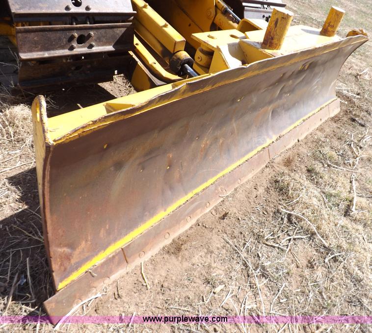 image for item I9037 1985 Caterpillar D3B dozer