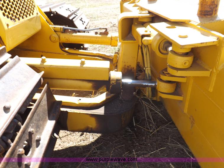 image for item I9037 1985 Caterpillar D3B dozer