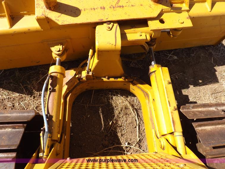 image for item I9037 1985 Caterpillar D3B dozer
