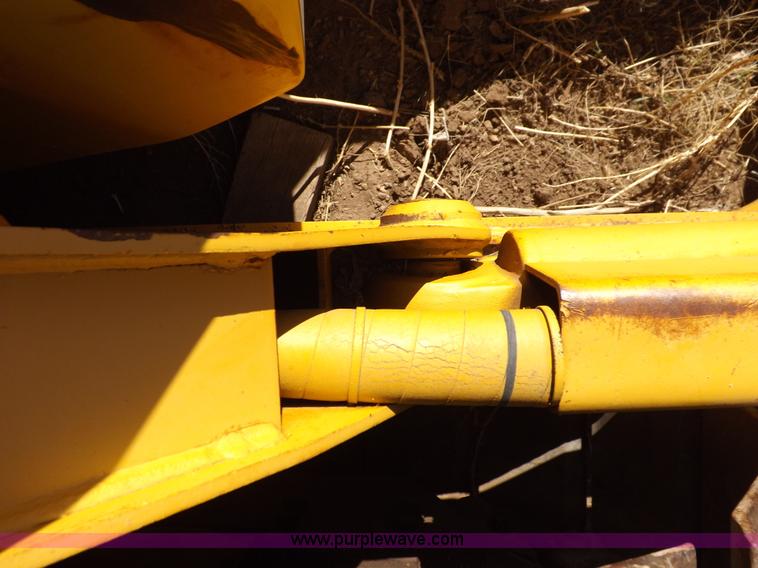 image for item I9037 1985 Caterpillar D3B dozer