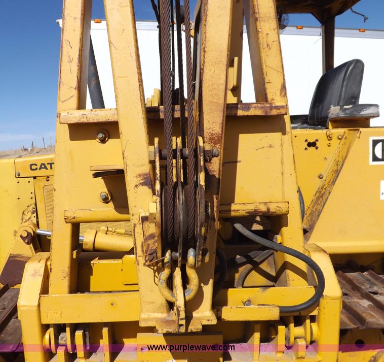 image for item I9037 1985 Caterpillar D3B dozer