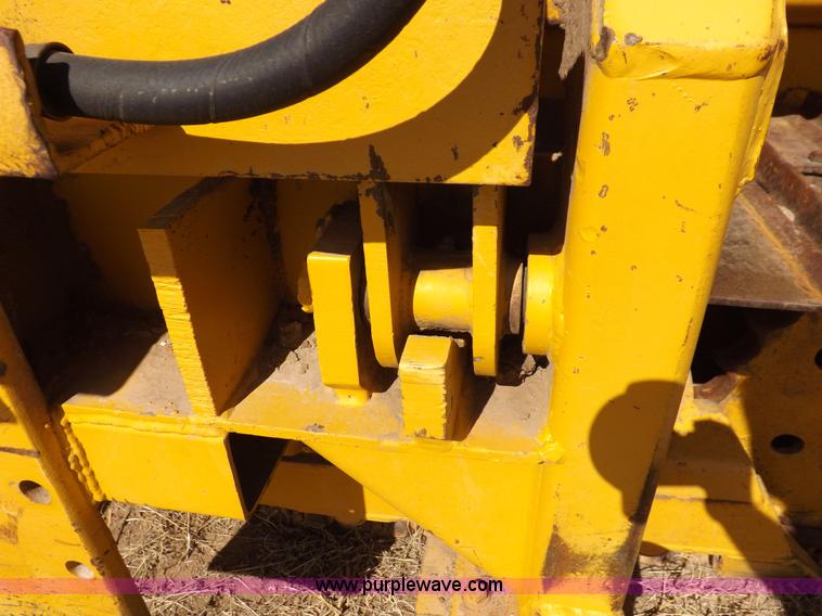 image for item I9037 1985 Caterpillar D3B dozer