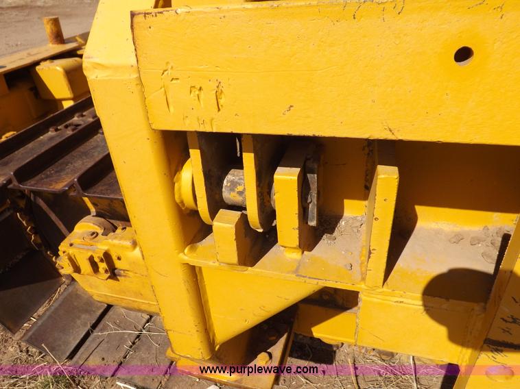 image for item I9037 1985 Caterpillar D3B dozer