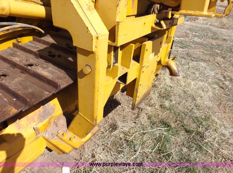 image for item I9037 1985 Caterpillar D3B dozer