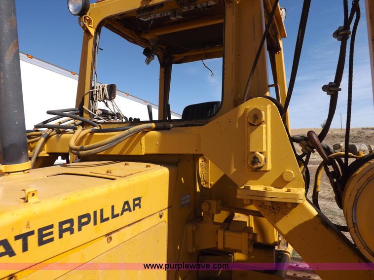 image for item I9037 1985 Caterpillar D3B dozer
