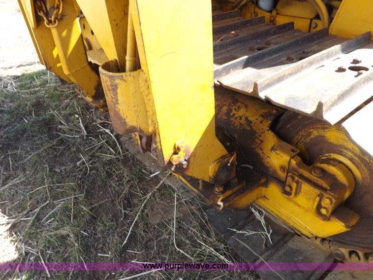 image for item I9037 1985 Caterpillar D3B dozer