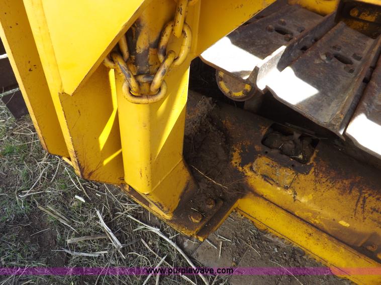 image for item I9037 1985 Caterpillar D3B dozer