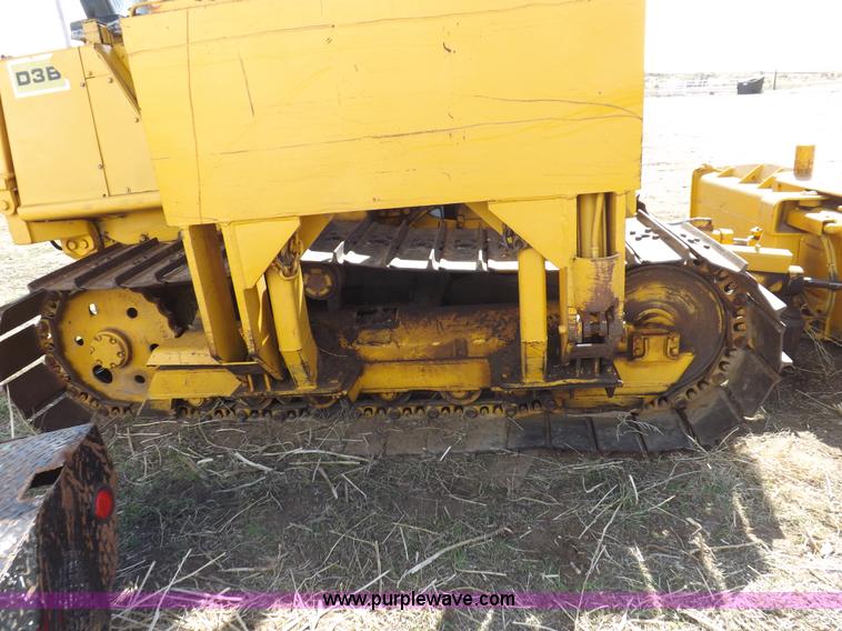 image for item I9037 1985 Caterpillar D3B dozer