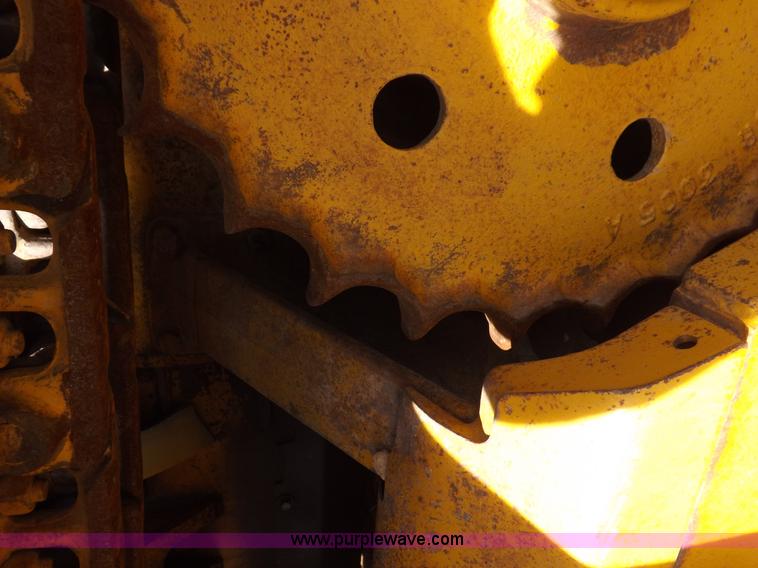 image for item I9037 1985 Caterpillar D3B dozer