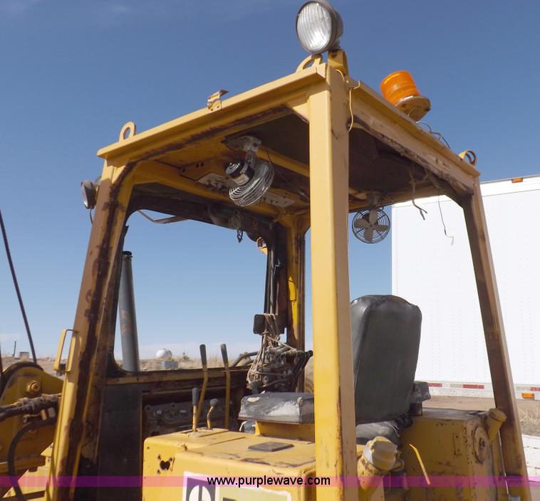 image for item I9037 1985 Caterpillar D3B dozer