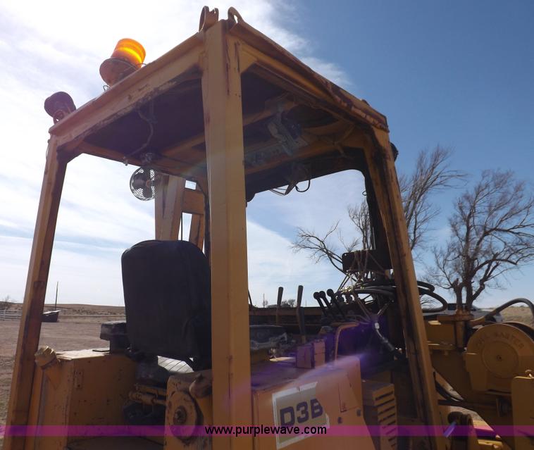 image for item I9037 1985 Caterpillar D3B dozer