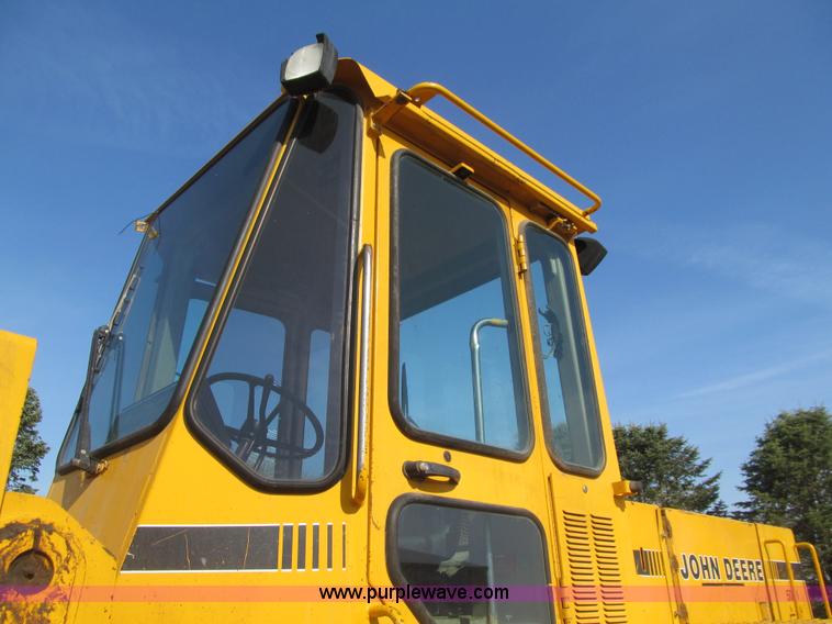 image for item J3481 1992 John Deere 624E wheel loader
