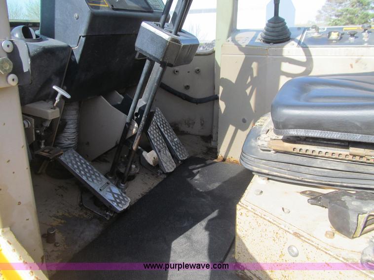 image for item J3481 1992 John Deere 624E wheel loader