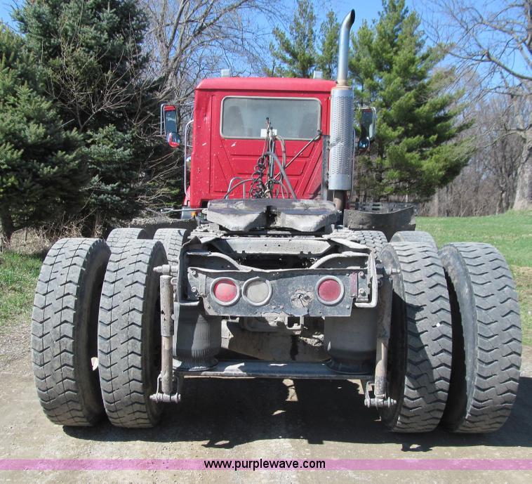 image for item E4700 1998 Mack CH613 semi truck