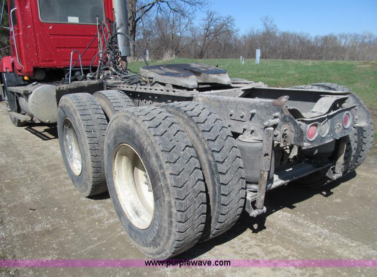 image for item E4700 1998 Mack CH613 semi truck
