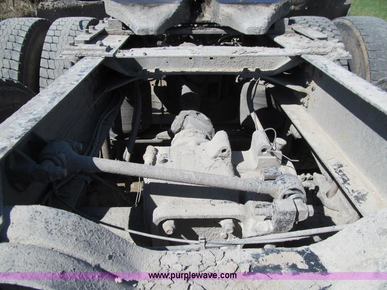 image for item E4700 1998 Mack CH613 semi truck