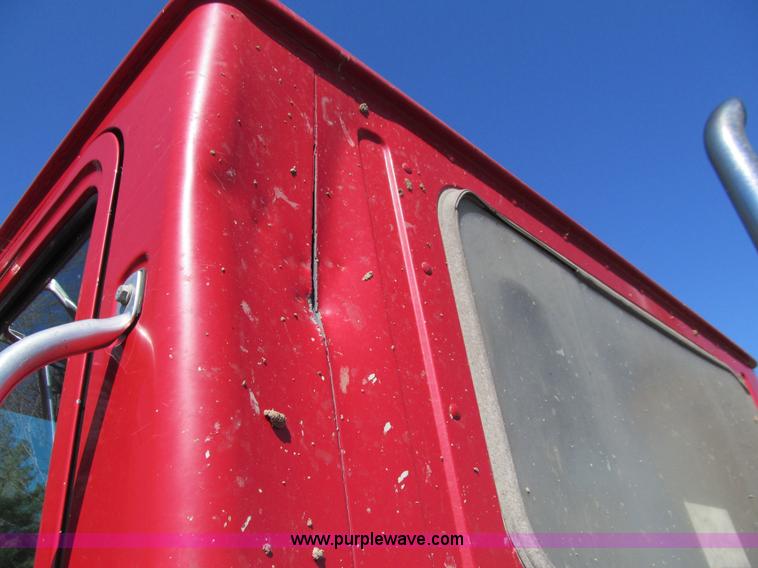 image for item E4700 1998 Mack CH613 semi truck