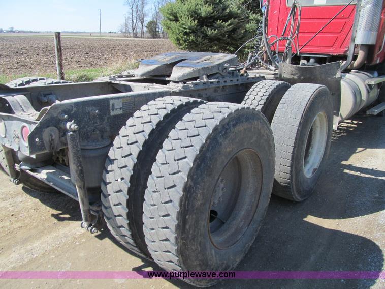 image for item E4700 1998 Mack CH613 semi truck