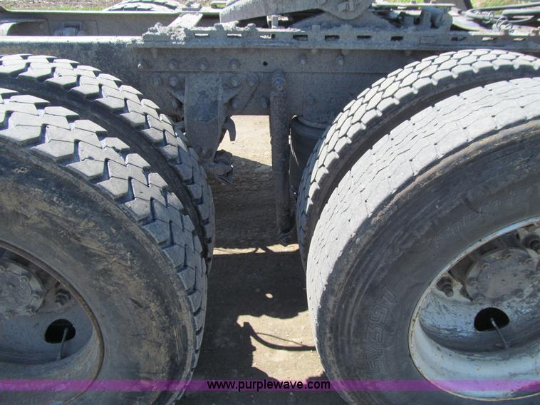 image for item E4700 1998 Mack CH613 semi truck