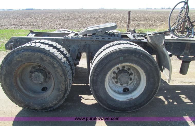 image for item E4700 1998 Mack CH613 semi truck