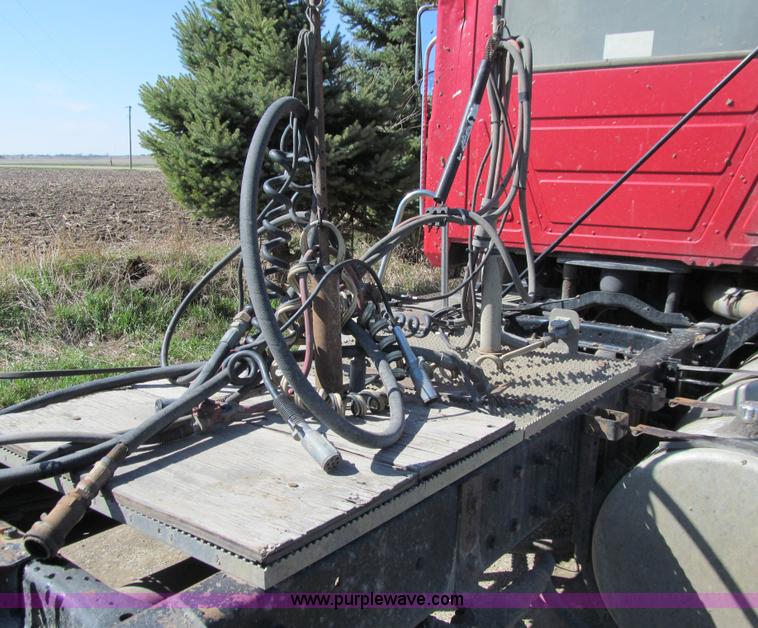 image for item E4700 1998 Mack CH613 semi truck