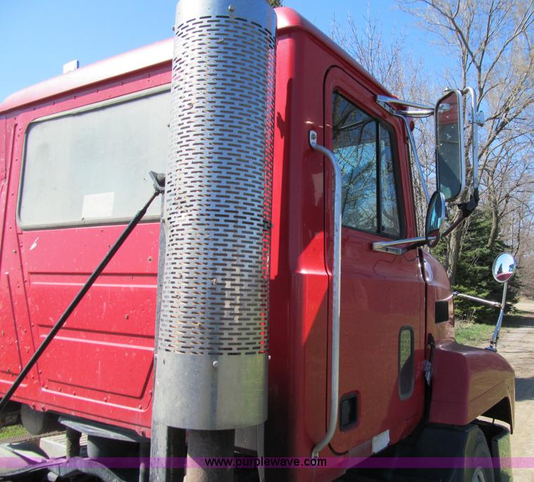 image for item E4700 1998 Mack CH613 semi truck