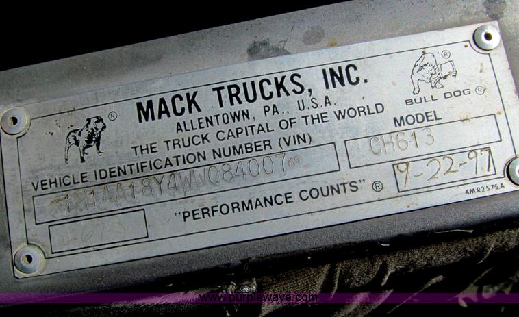 image for item E4700 1998 Mack CH613 semi truck
