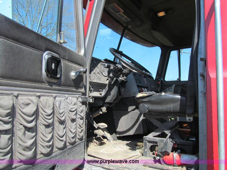 image for item E4700 1998 Mack CH613 semi truck