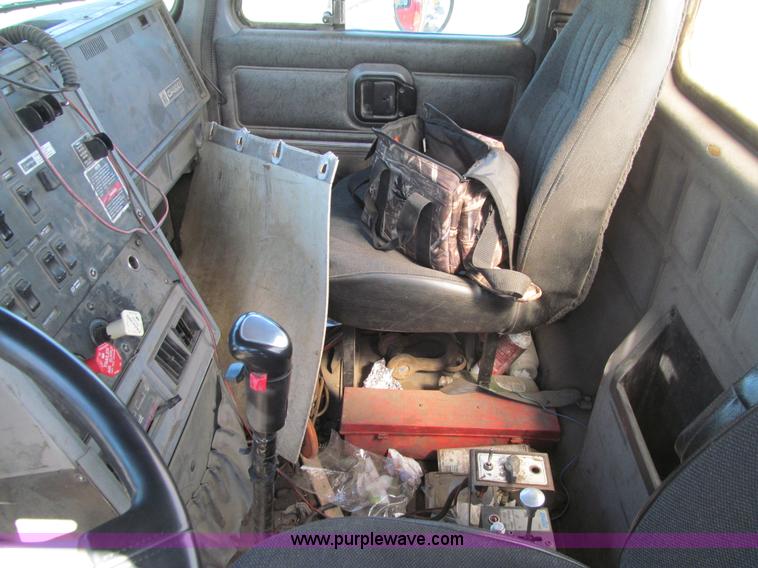 image for item E4700 1998 Mack CH613 semi truck