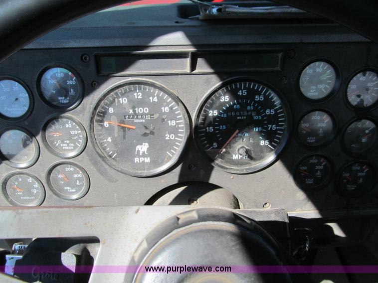 image for item E4700 1998 Mack CH613 semi truck