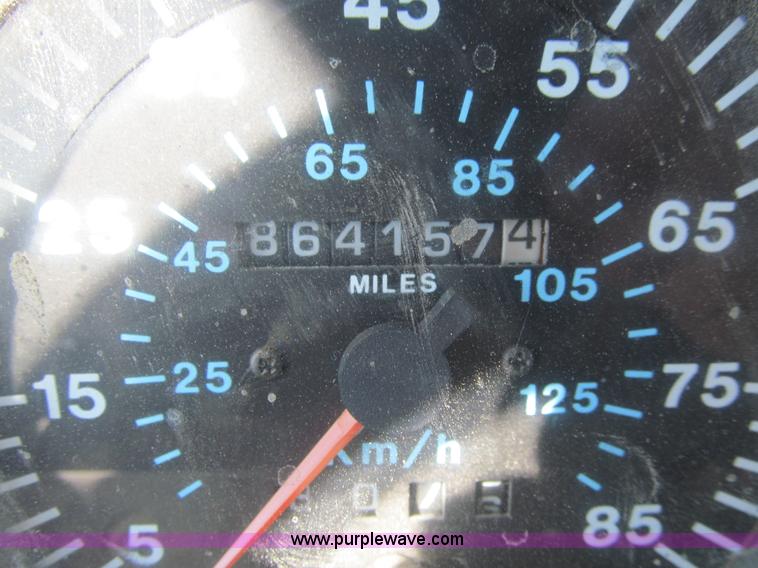 image for item E4700 1998 Mack CH613 semi truck