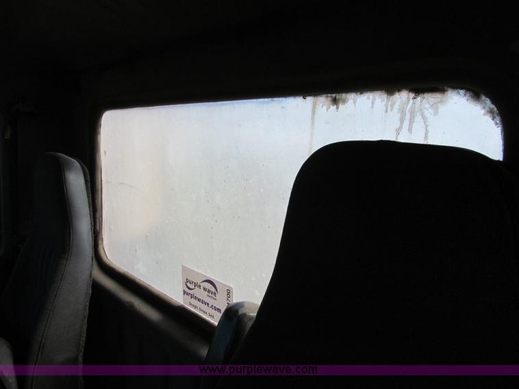 image for item E4700 1998 Mack CH613 semi truck