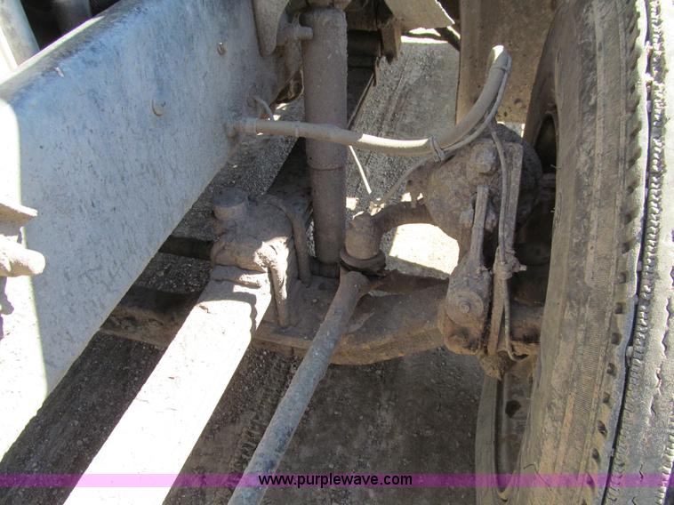 image for item E4700 1998 Mack CH613 semi truck