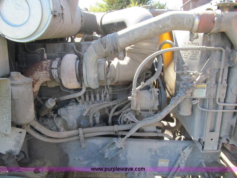 image for item E4700 1998 Mack CH613 semi truck