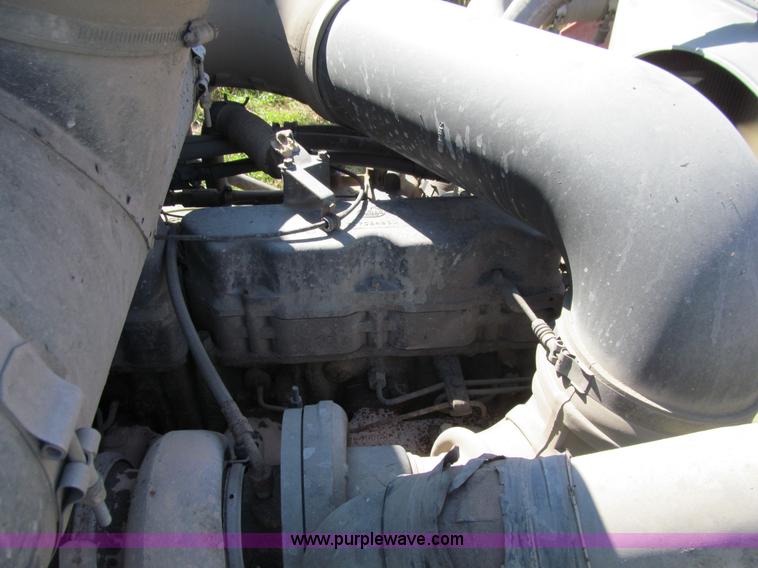 image for item E4700 1998 Mack CH613 semi truck