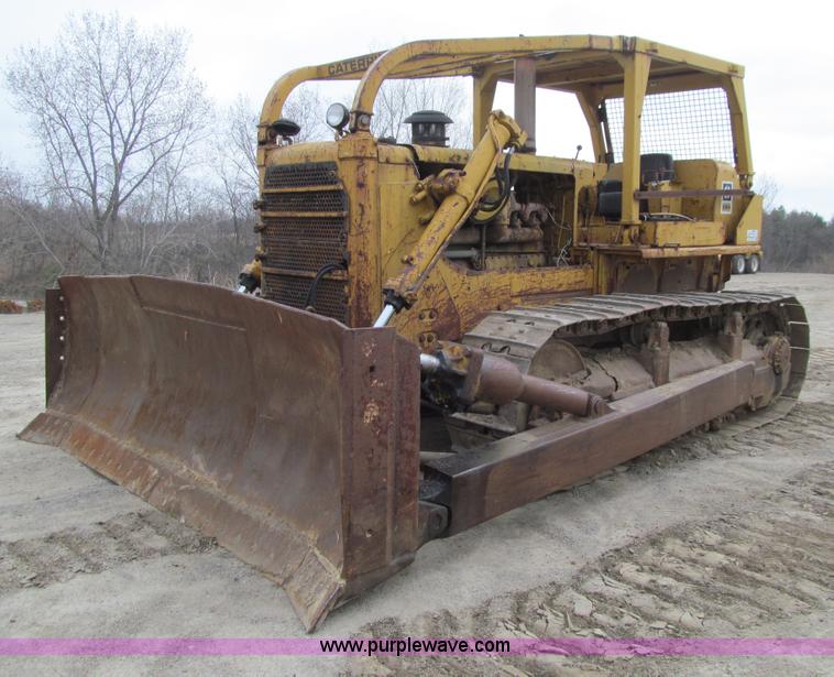 image for item E4703 1966 Caterpillar D8H dozer
