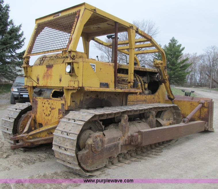 image for item E4703 1966 Caterpillar D8H dozer