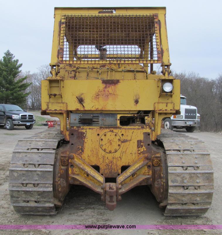image for item E4703 1966 Caterpillar D8H dozer