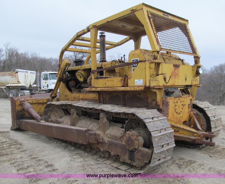 image for item E4703 1966 Caterpillar D8H dozer