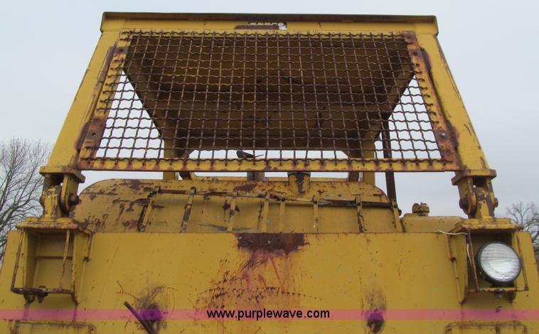 image for item E4703 1966 Caterpillar D8H dozer