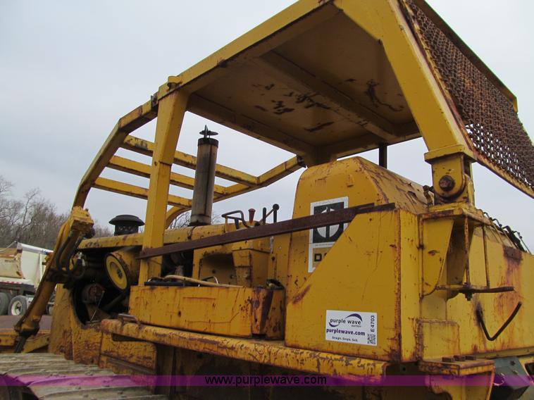 image for item E4703 1966 Caterpillar D8H dozer