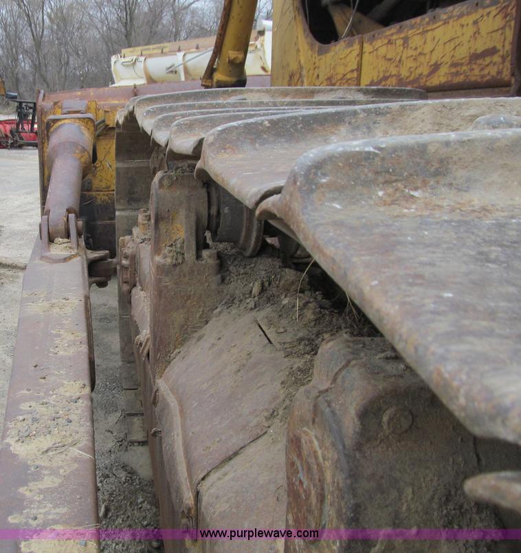 image for item E4703 1966 Caterpillar D8H dozer