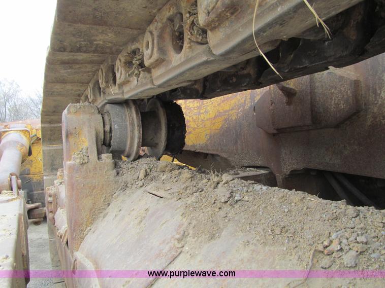 image for item E4703 1966 Caterpillar D8H dozer