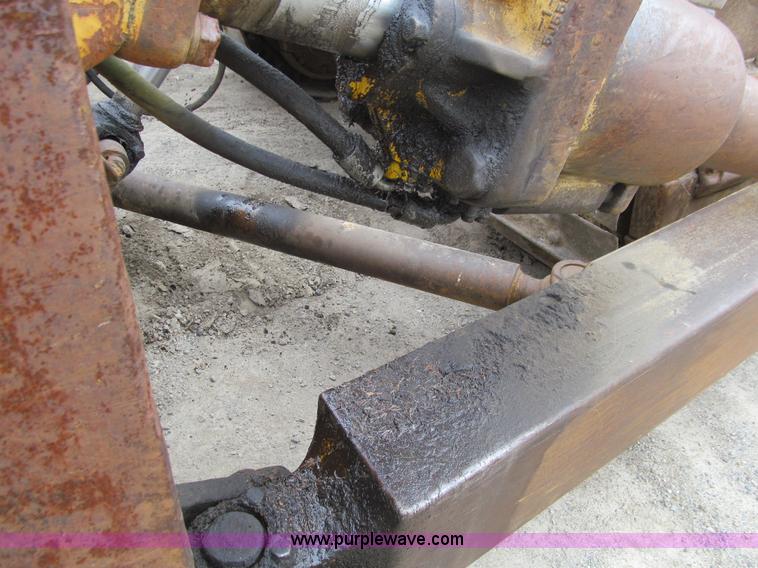 image for item E4703 1966 Caterpillar D8H dozer