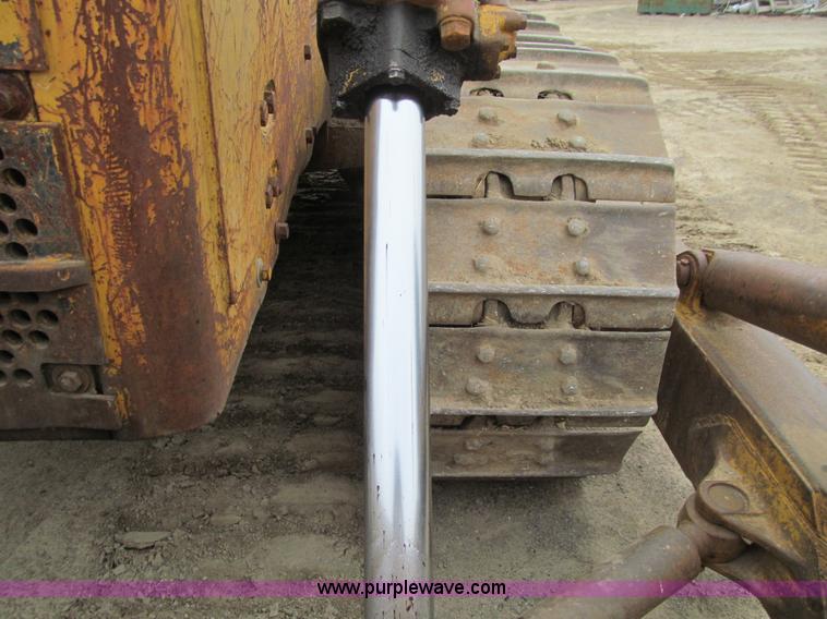 image for item E4703 1966 Caterpillar D8H dozer