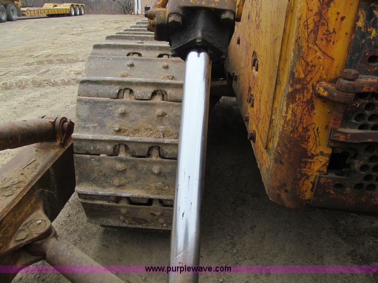 image for item E4703 1966 Caterpillar D8H dozer