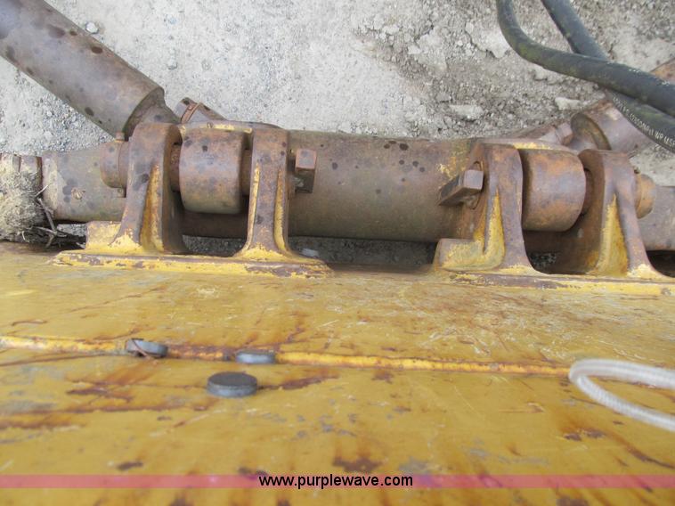 image for item E4703 1966 Caterpillar D8H dozer