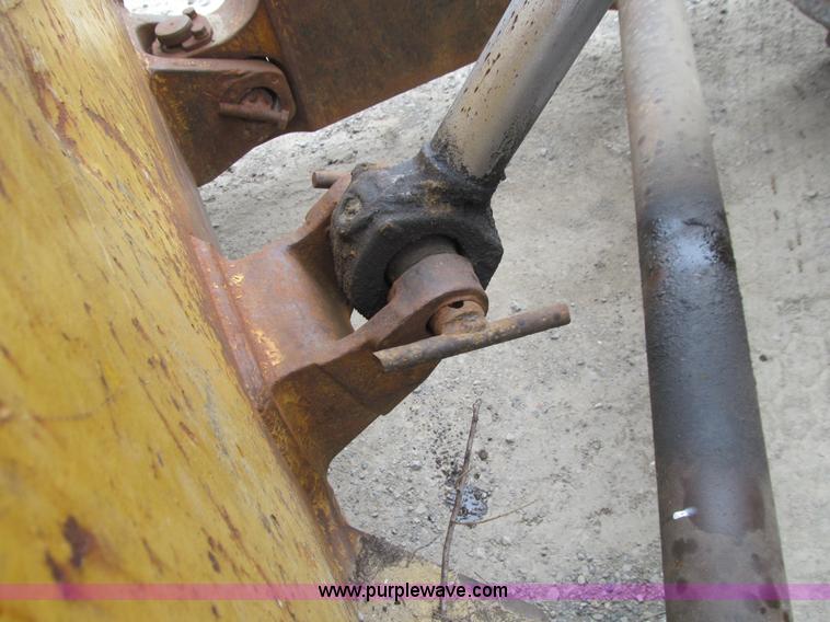 image for item E4703 1966 Caterpillar D8H dozer