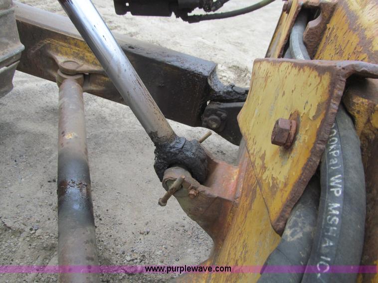 image for item E4703 1966 Caterpillar D8H dozer