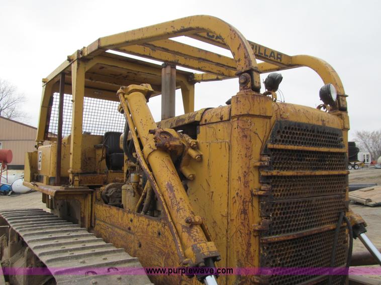 image for item E4703 1966 Caterpillar D8H dozer